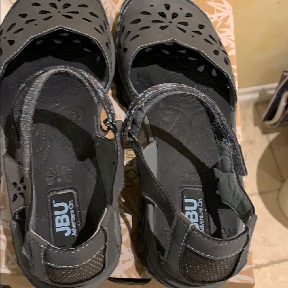 JBU water sandals - Picture 3 of 5